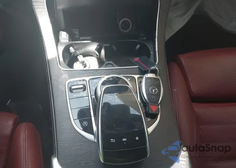 2017 Mercedes-Benz C 300 z USA, uszkodzony, nr VIN WDDWJ4JB6HF358345